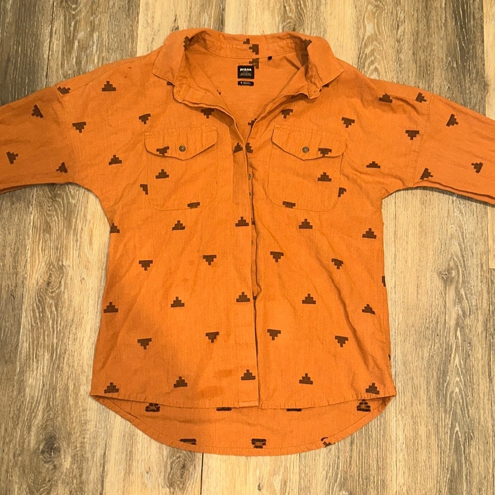 Prana button down women’s shirt- Rust colored with cool print. Size Small